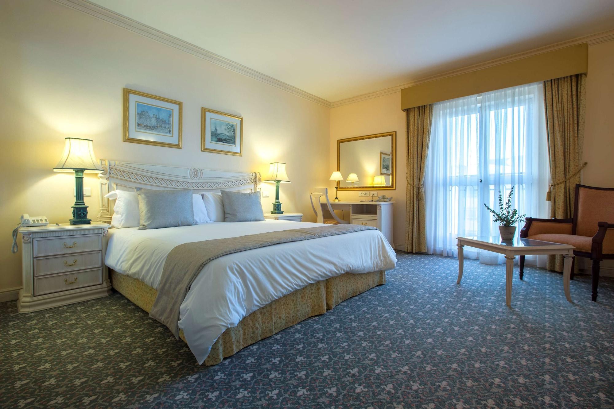 Hotel Le Vendome Cape Town Ngoại thất bức ảnh A bedroom at the hotel