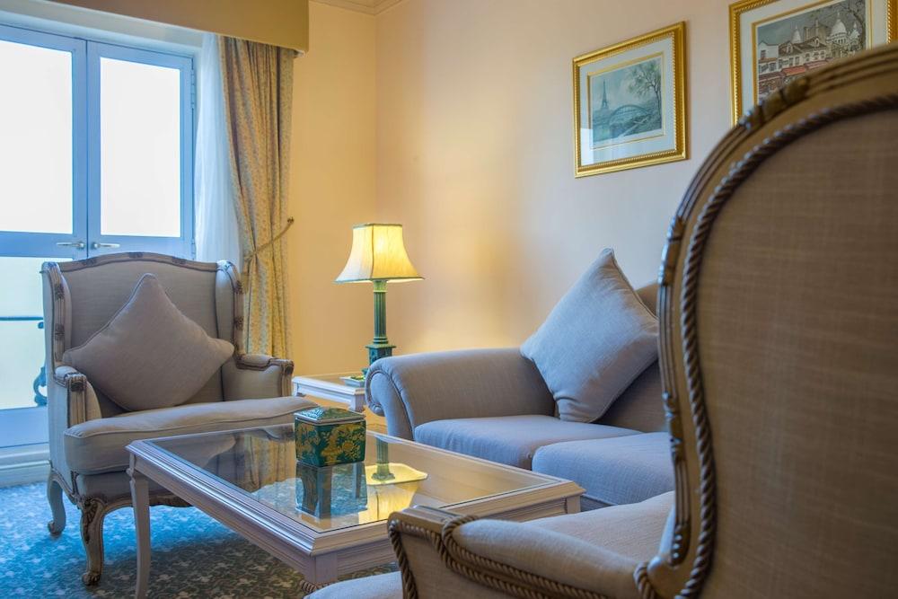 Hotel Le Vendome Cape Town Ngoại thất bức ảnh A living room at the hotel