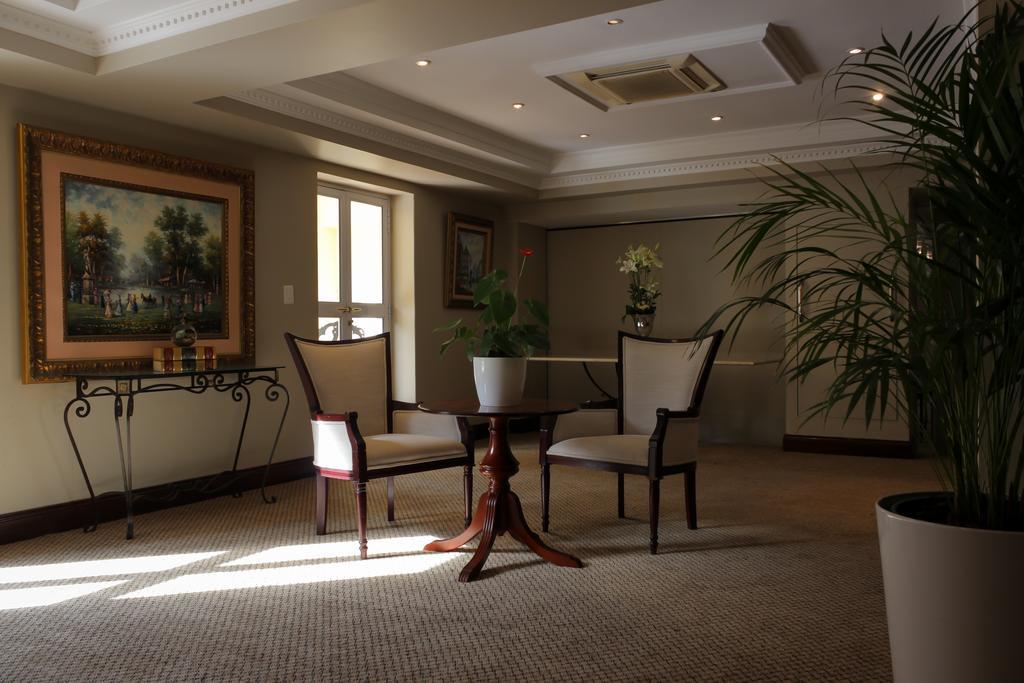 Hotel Le Vendome Cape Town Ngoại thất bức ảnh The interior of the hotel