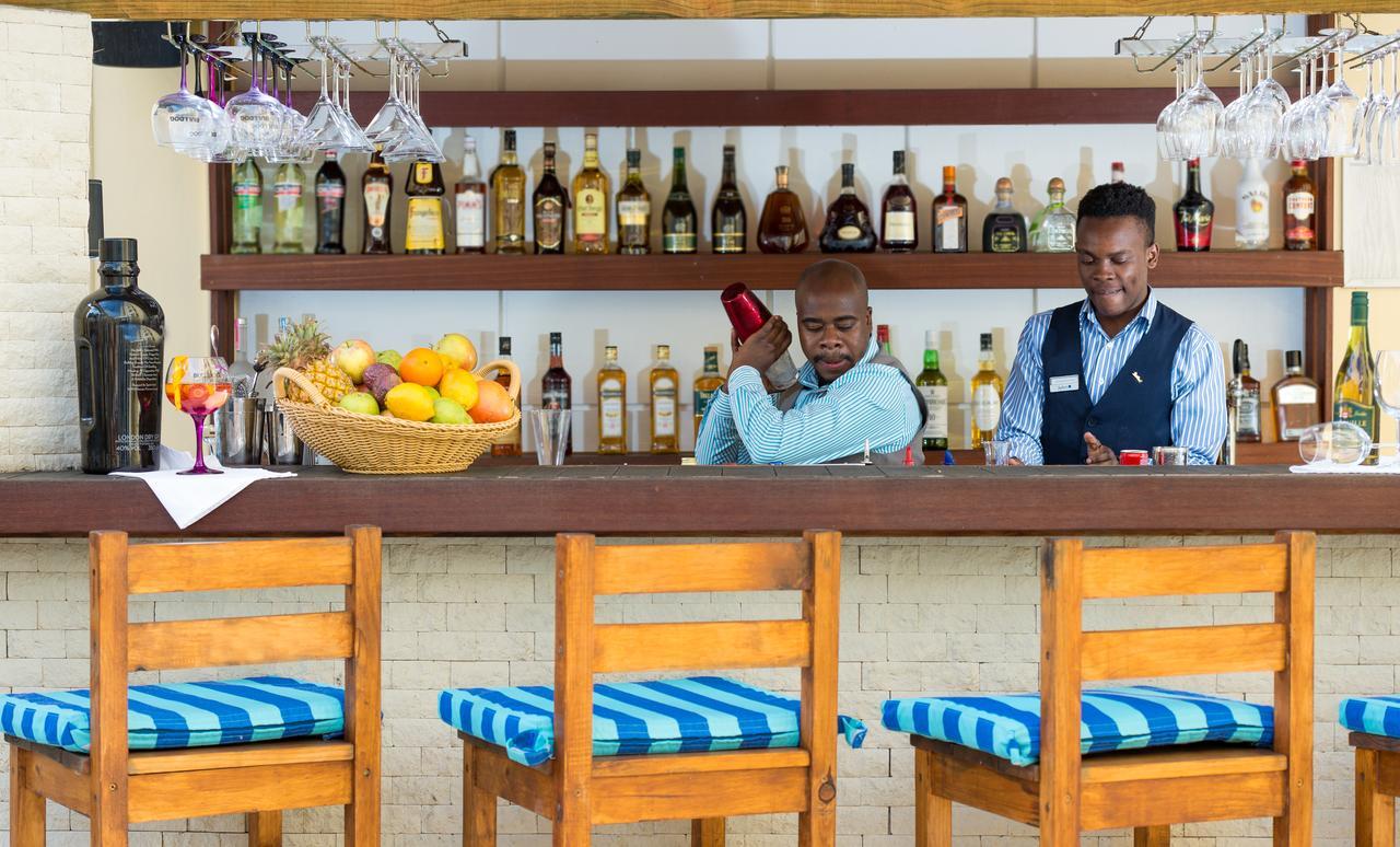 Hotel Le Vendome Cape Town Ngoại thất bức ảnh A bar in Kenya