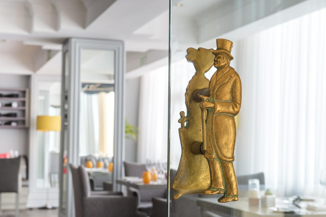 Hotel Le Vendome Cape Town Ngoại thất bức ảnh The door knocker of the hotel