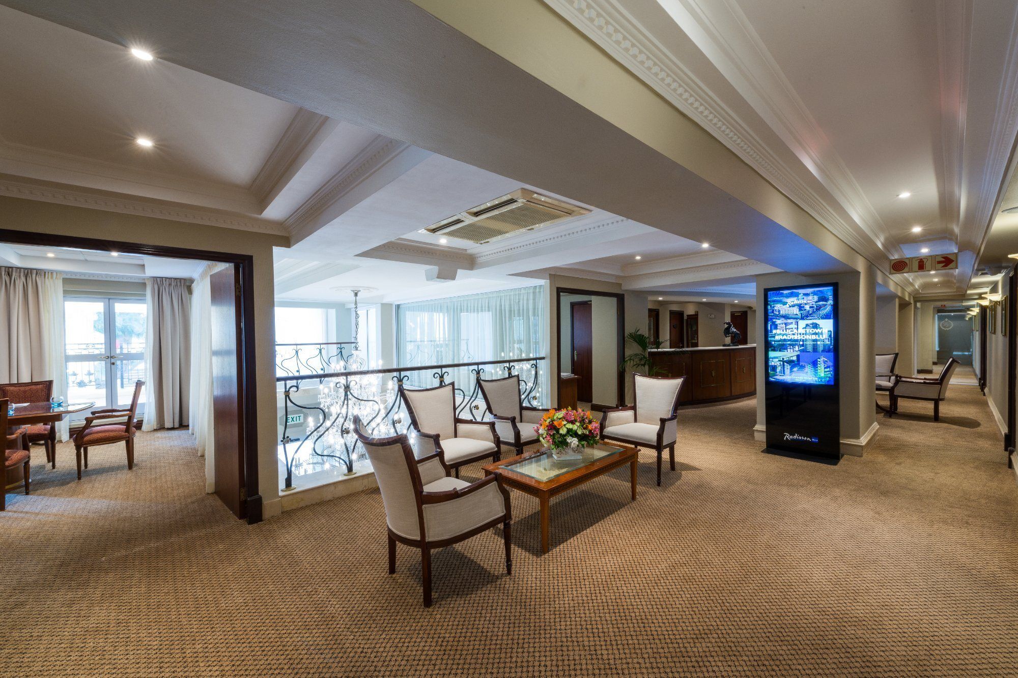 Hotel Le Vendome Cape Town Ngoại thất bức ảnh Club Lounge at the airport